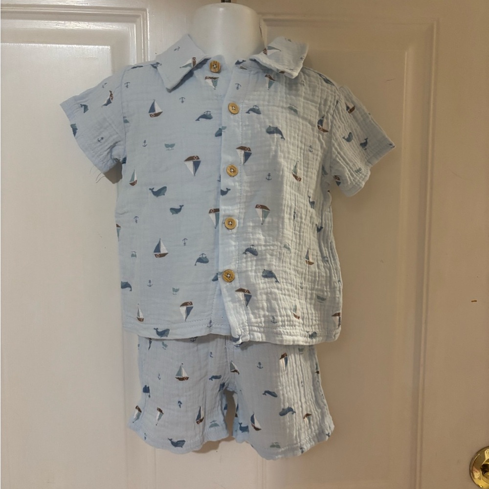 18M Chickpea light blue short aleeve button up/ pull on short set.  In EUC!